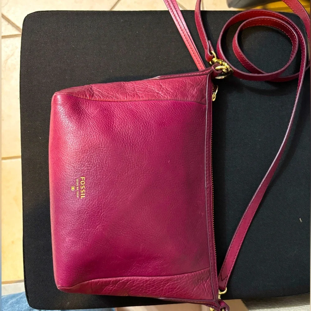 Maroon Fossil Purse - Picture 1 of 4